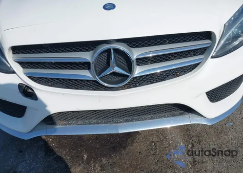 2016 Mercedes-Benz C 300 Luxury/Sport z USA, uszkodzony, nr VIN 55SWF4JB5GU149952